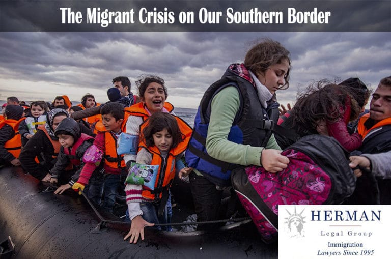 Refugees arrive from Turkey on boat through sea