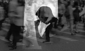 Can Re-Screening or Re-Interviewing From “Countries of Concern” Trigger Renewed Detention or Deportation — Even If I Was Already Approved? 4 Immigrant family waiting anxiously during USCIS re-interview due to rescreening from “countries of concern