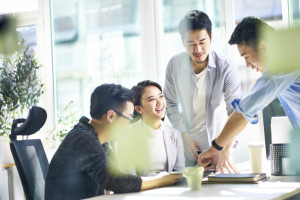 H-1B 60-Day Grace Period May Be Eliminated: The Immigrant Intent Trap Workers Need to Understand 2 H-1B worker reviewing 60-day grace period, immigrant intent, layoff, transfer, B-2, F-1, and green card options